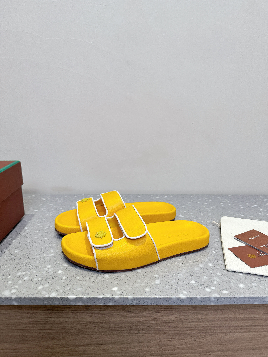Loro Piana Piana 诺悠翩雅 25ss春夏系列 英伦风 拖鞋
