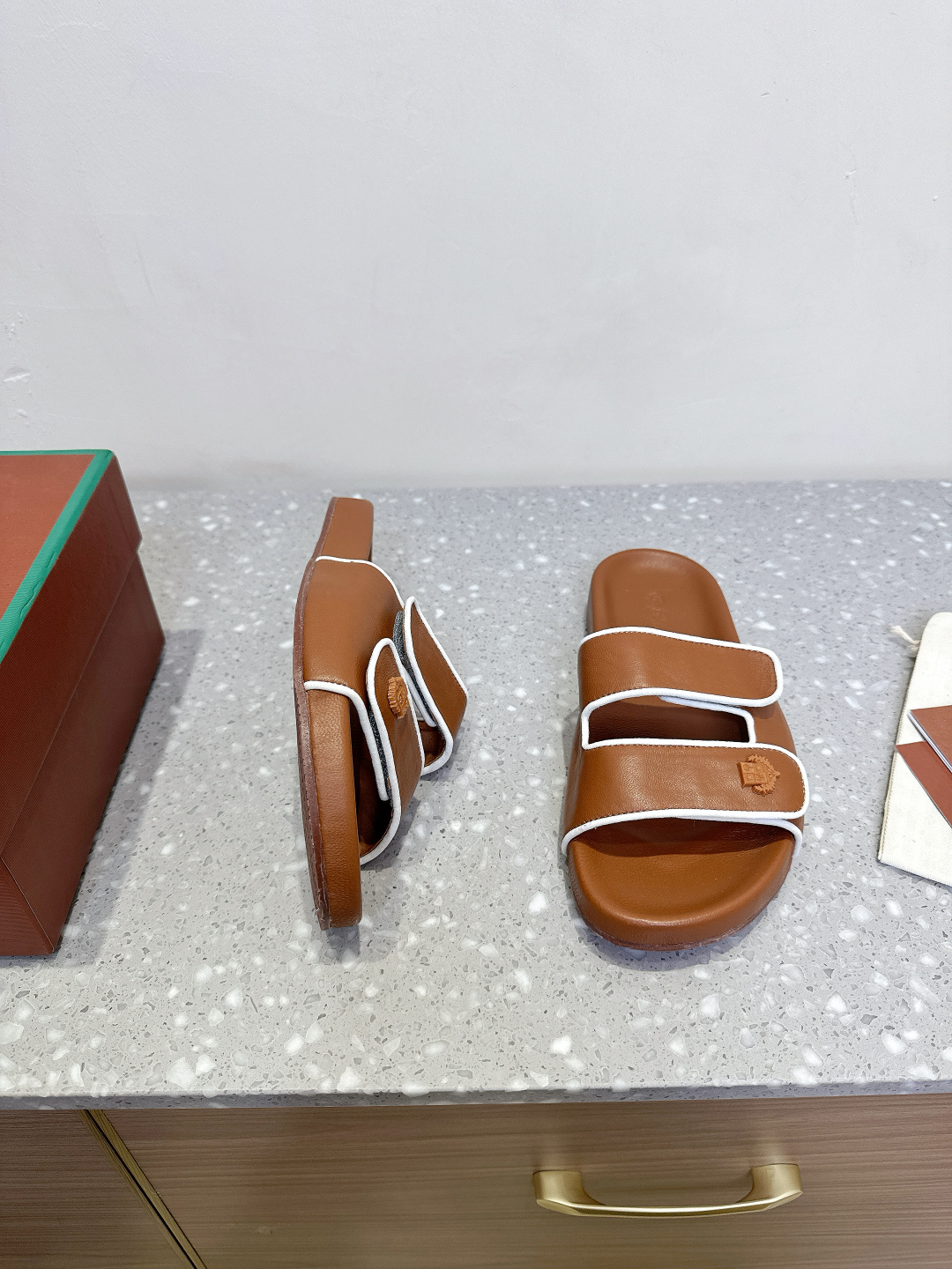 Loro Piana Piana 诺悠翩雅 25ss春夏系列 英伦风 拖鞋