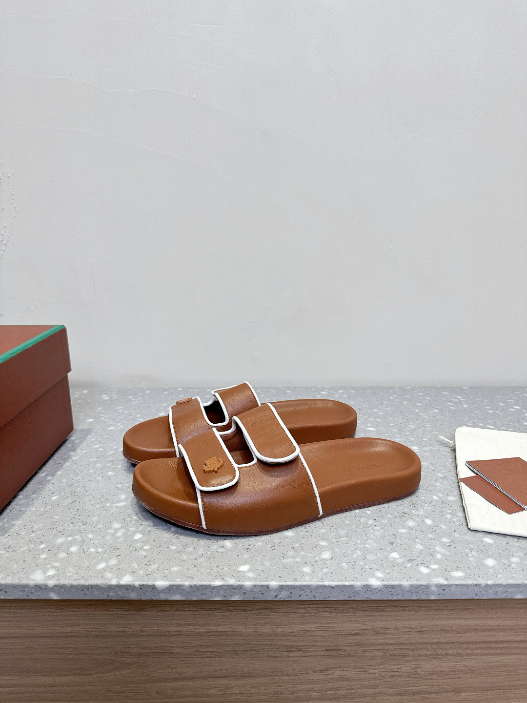 Loro Piana Piana 诺悠翩雅 25ss春夏系列 英伦风 拖鞋