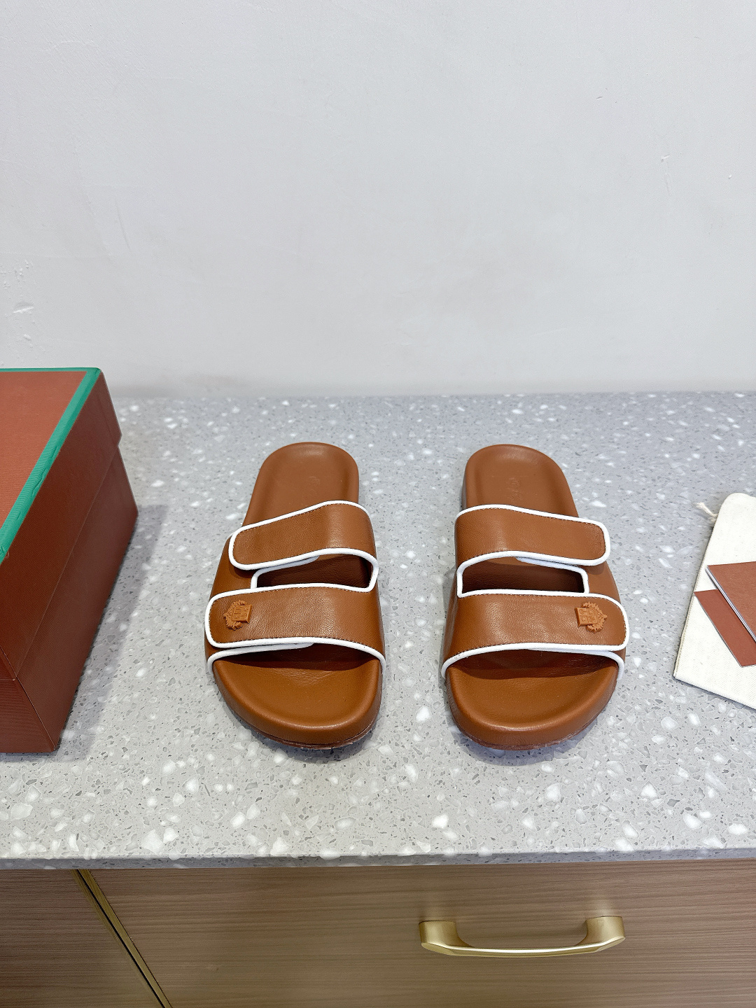 Loro Piana Piana 诺悠翩雅 25ss春夏系列 英伦风 拖鞋