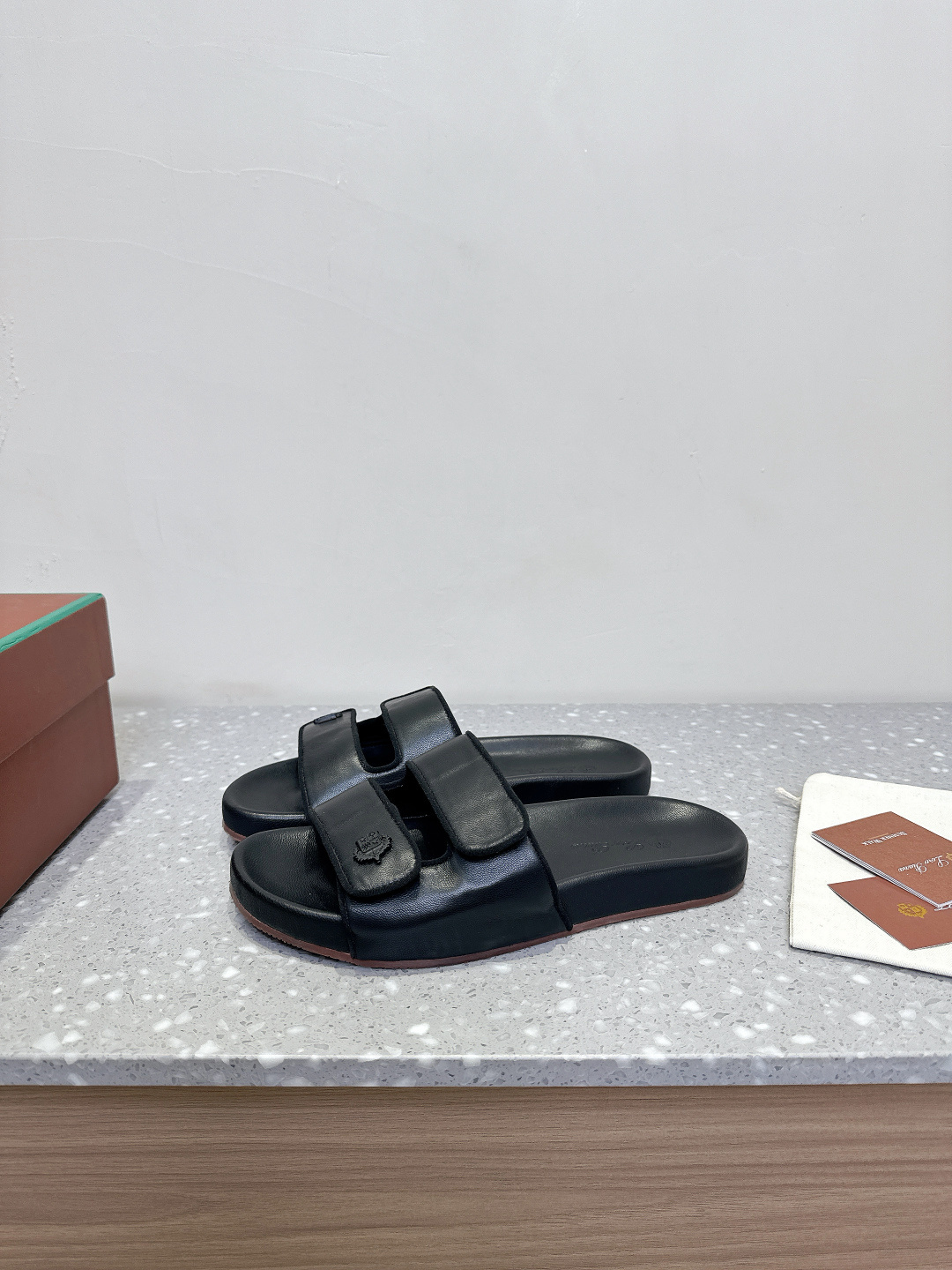 Loro Piana Piana 诺悠翩雅 25ss春夏系列 英伦风 拖鞋