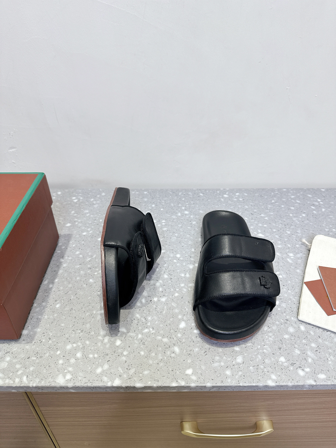Loro Piana Piana 诺悠翩雅 25ss春夏系列 英伦风 拖鞋