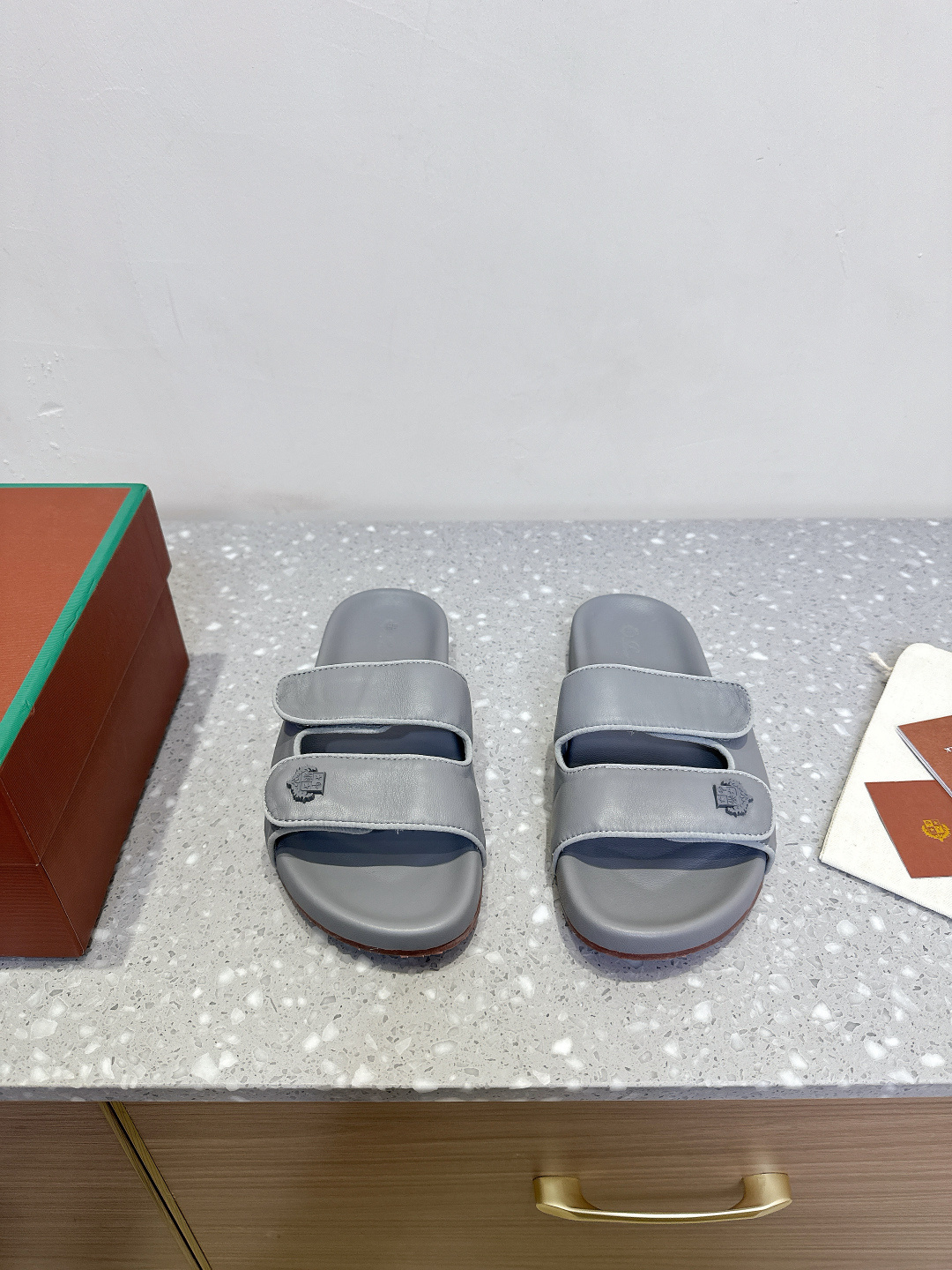 Loro Piana Piana 诺悠翩雅 25ss春夏系列 英伦风 拖鞋