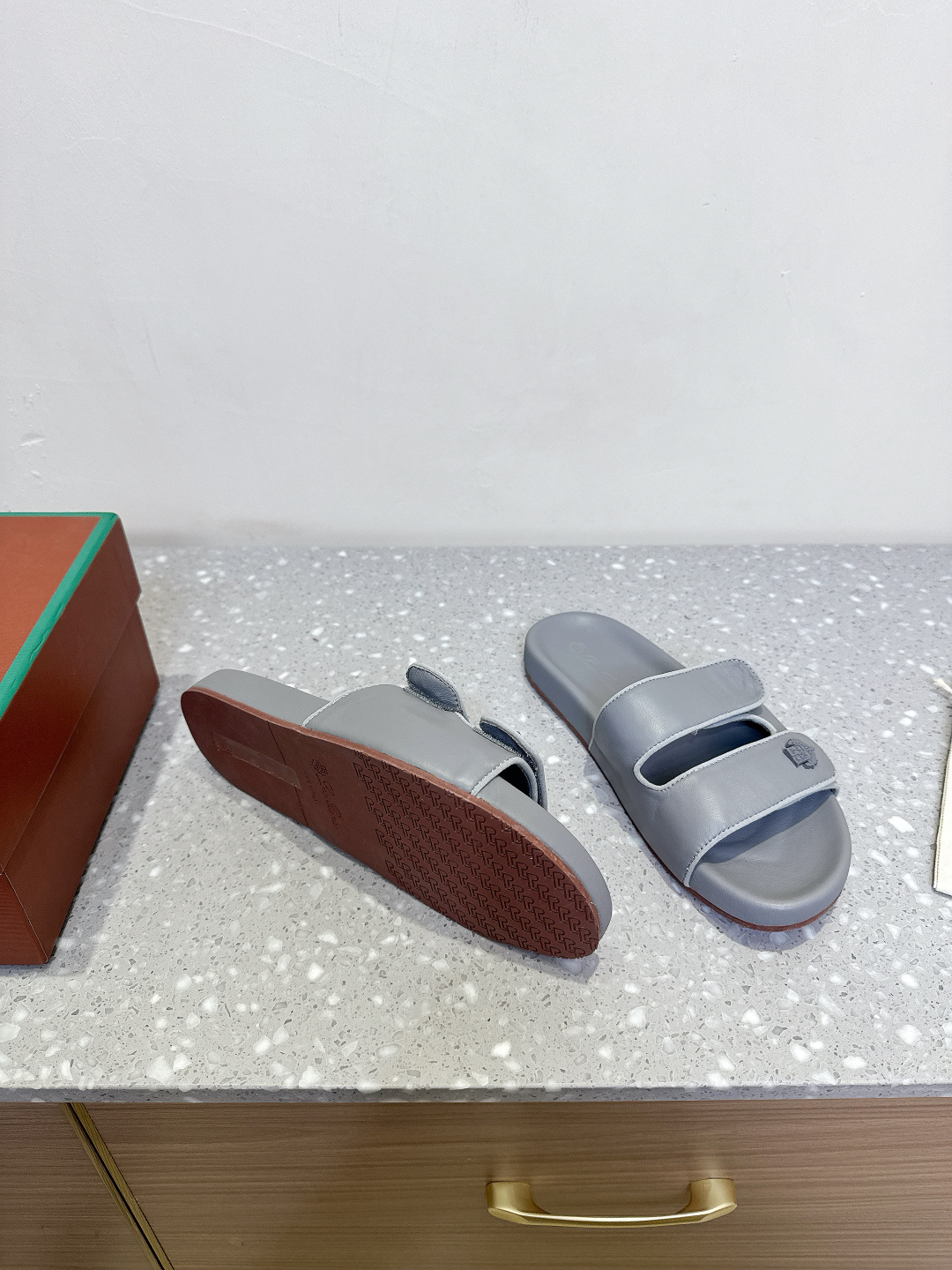 Loro Piana Piana 诺悠翩雅 25ss春夏系列 英伦风 拖鞋