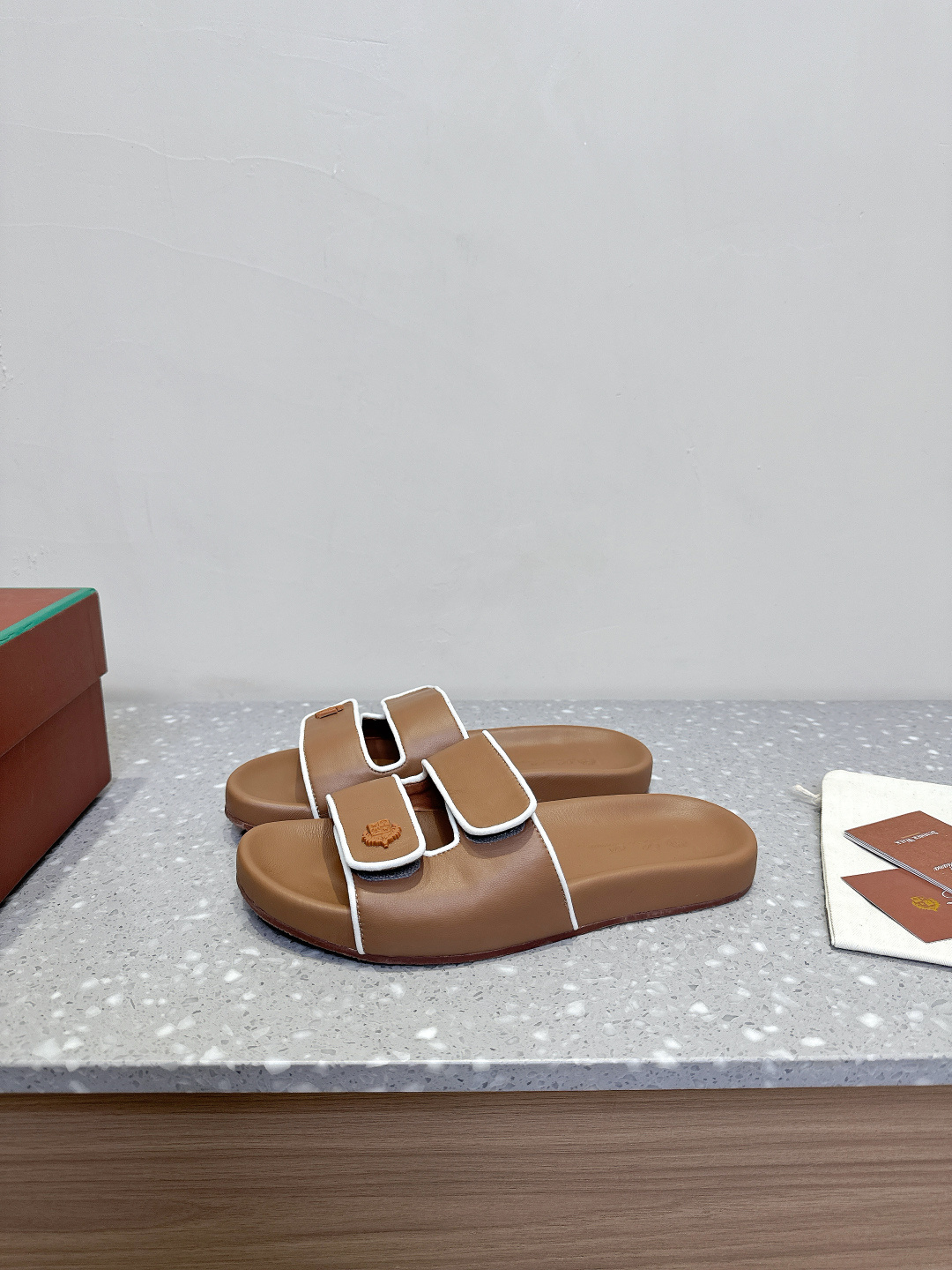 Loro Piana Piana 诺悠翩雅 25ss春夏系列 英伦风 拖鞋