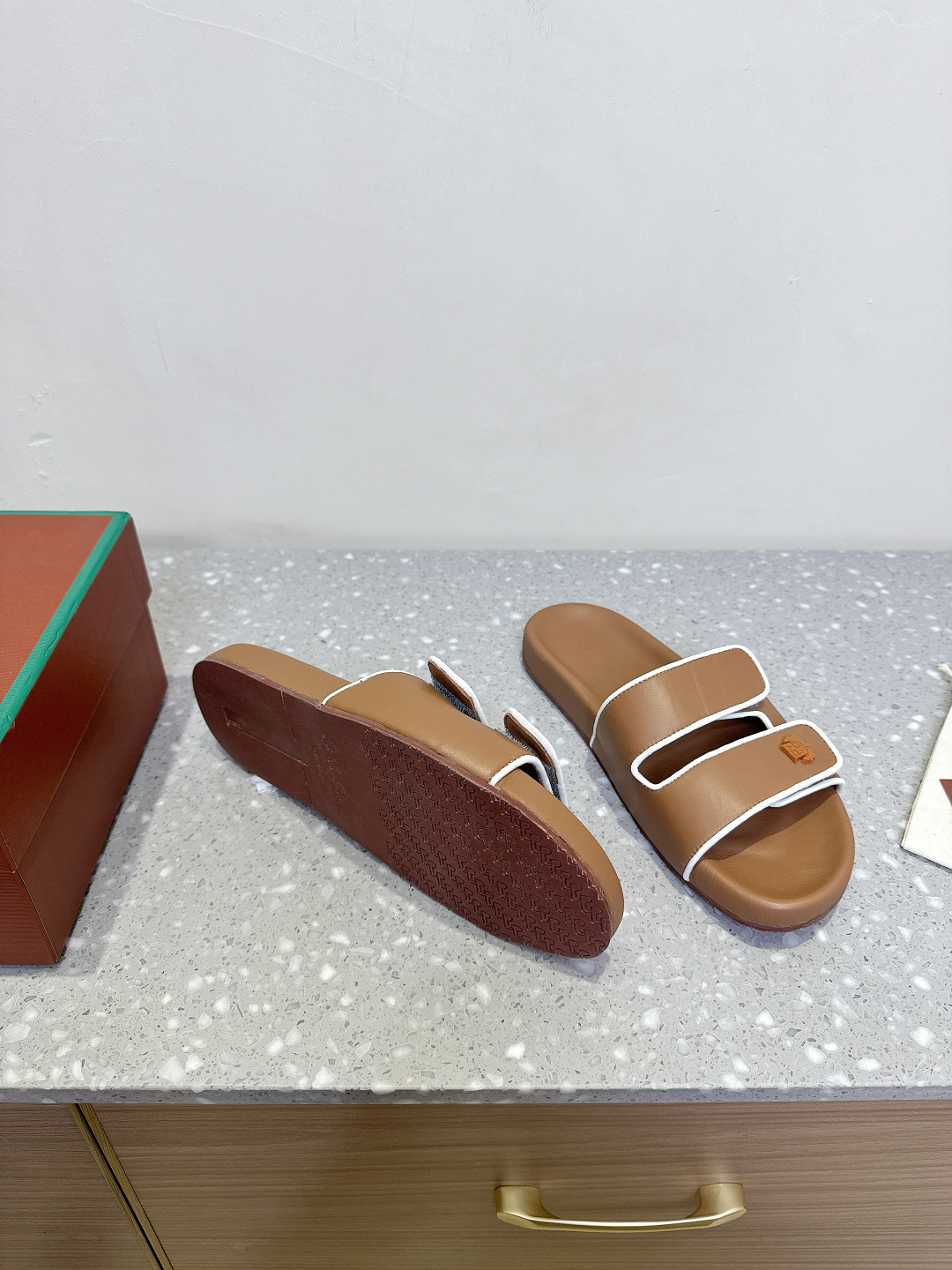 Loro Piana Piana 诺悠翩雅 25ss春夏系列 英伦风 拖鞋