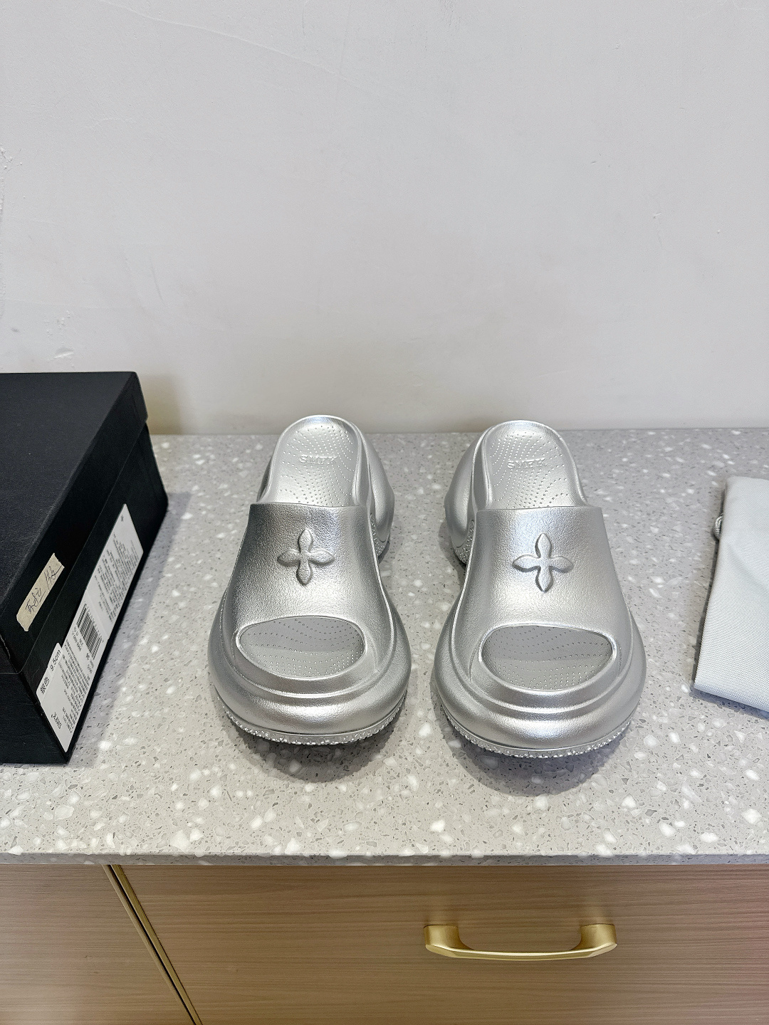 NO:255354,(9.5cm) SMFK(Tide) Spring and summer latest, thick-soled cross, slippers, king-hit series, versatile minimalist national trend, the new work inherits many popular elements of winning brands, and is bound to be very popular!  I really like it as I look at it!  The blessing of short babies!  Directly extend the body proportions!  Customized fabric original EVA integrated molding, original custom rubber outsole, heel height 7.5cm/9.5cm, size 35-39 (40. Customized, no return or exchange), slippers, slippers19860909（9.5cm）SMFK(Tide) 春夏最新 厚底十字花 拖鞋 王炸爆款系列 百搭的极简风国潮,新作继承了诸多品牌制胜的流行元素,势必大热！ 真的是很耐看越看越喜欢！矮个子宝宝的福音！直接拉长身材比例！ 面料定制原版EVA一体成型 大底原版定制橡胶大底 跟高7.5cm/9.5cm 码数35-39（40.定制不退换）,拖鞋,slippers,Women's Shoes