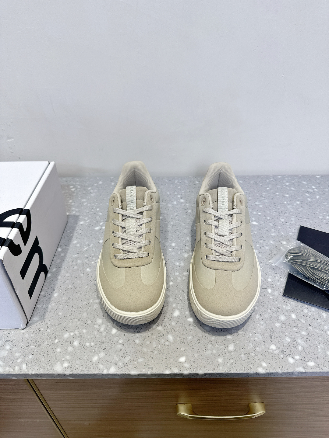 Lulemon Air-Recreational Jogging Shoes: Design for Balanced Stability and Flexibility