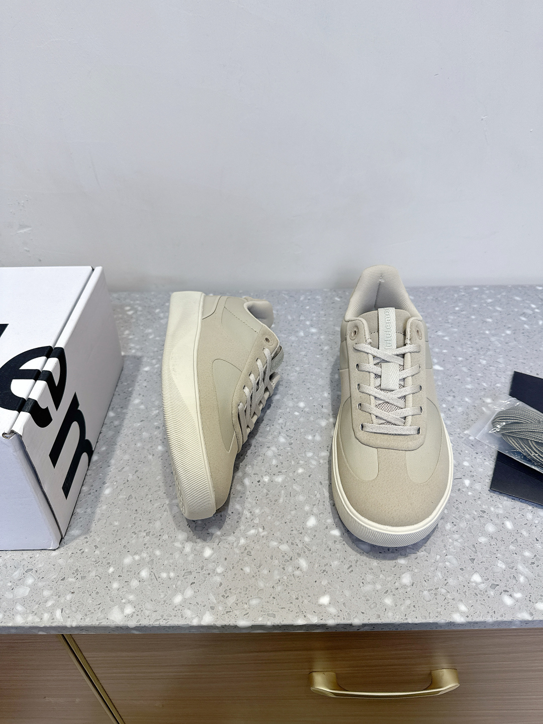 Lulemon Air-Recreational Jogging Shoes: Design for Balanced Stability and Flexibility - 图片 2