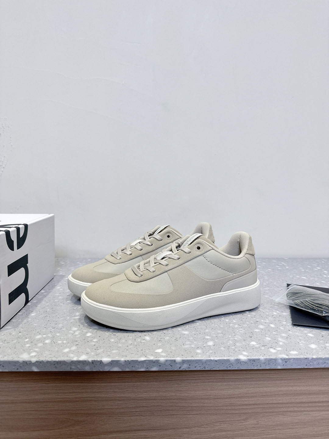 Lulemon Air-Recreational Jogging Shoes: Design for Balanced Stability and Flexibility - 图片 3