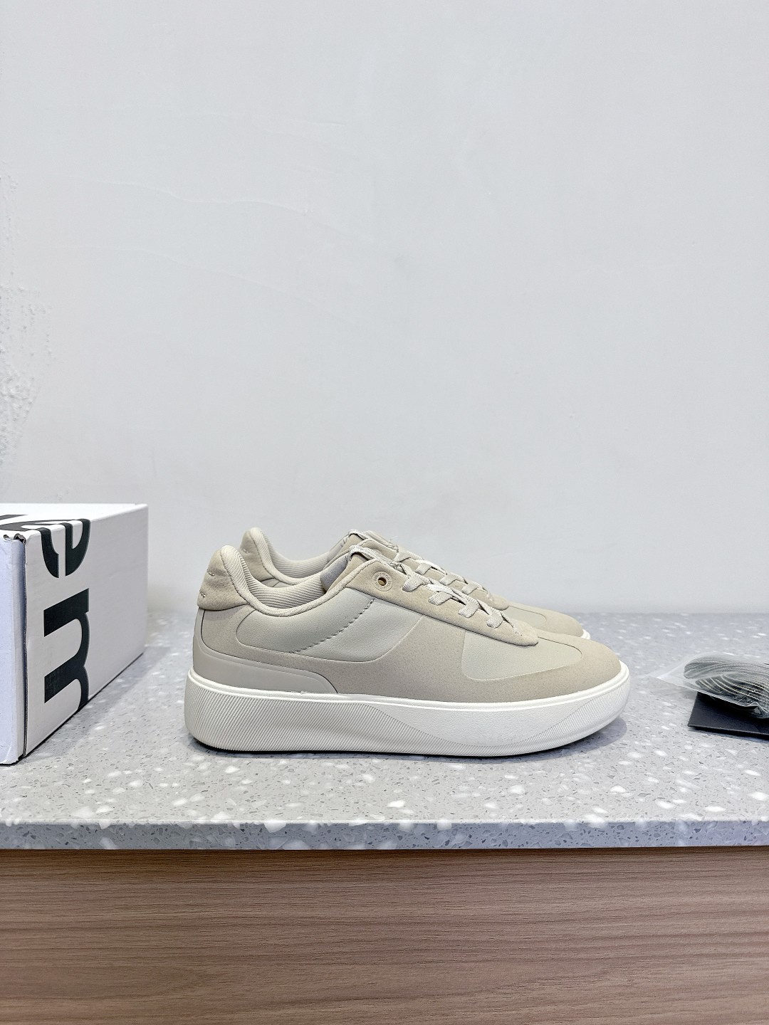 Lulemon Air-Recreational Jogging Shoes: Design for Balanced Stability and Flexibility - 图片 5