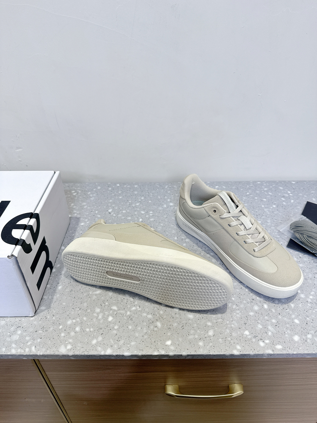 Lulemon Air-Recreational Jogging Shoes: Design for Balanced Stability and Flexibility - 图片 4