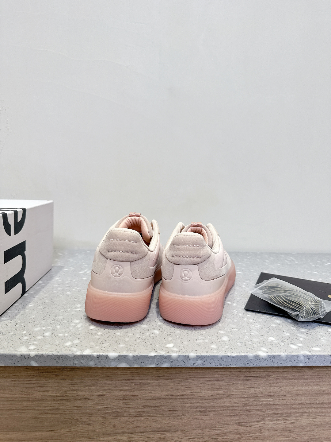 Lulemon Air-Recreational Jogging Shoes with Zone Resilience and Balanced Stability. - 图片 6