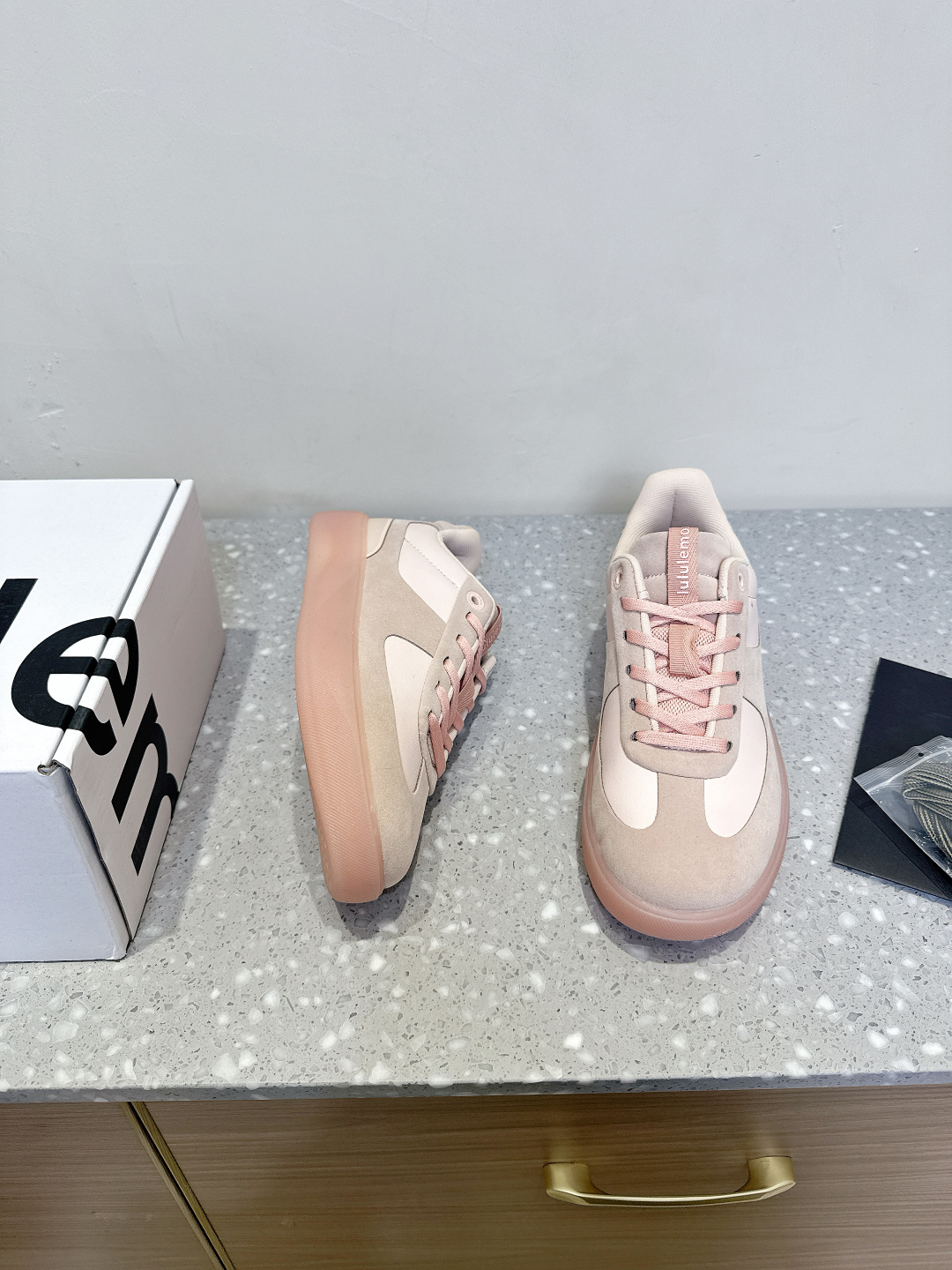 Lulemon Air-Recreational Jogging Shoes with Zone Resilience and Balanced Stability. - 图片 2