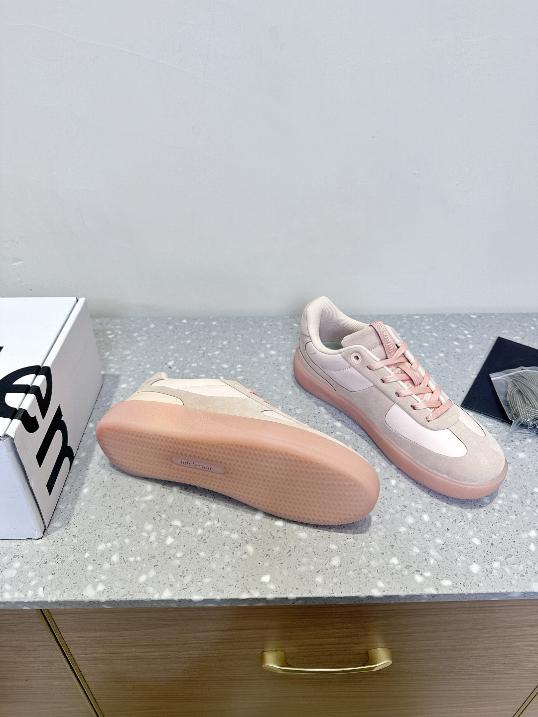 Lulemon Air-Recreational Jogging Shoes with Zone Resilience and Balanced Stability. - 图片 4