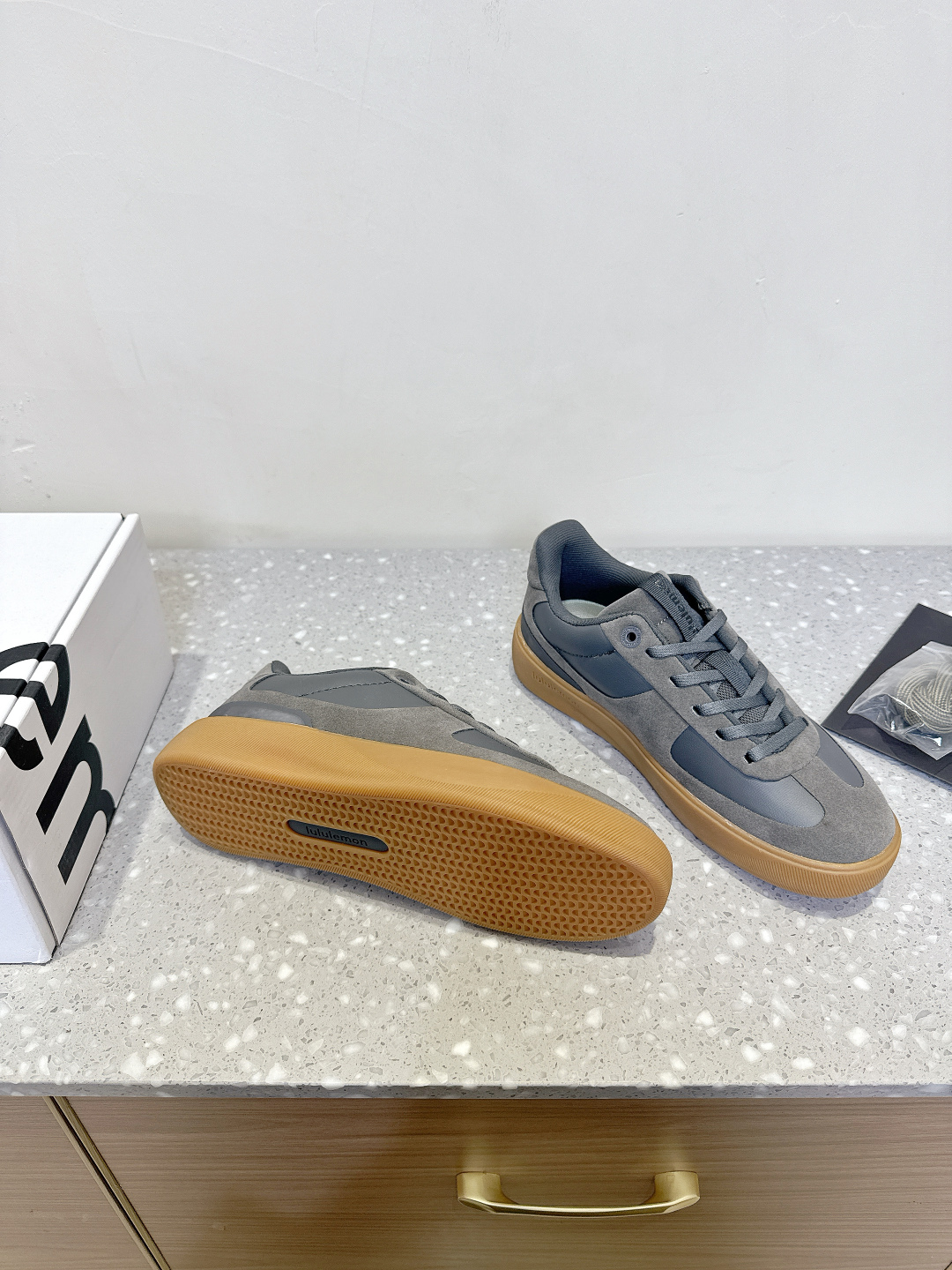 Lulemon Jogging Shoes: Air-Rec, Resilient, Flexible Design for Running and Training - 图片 4