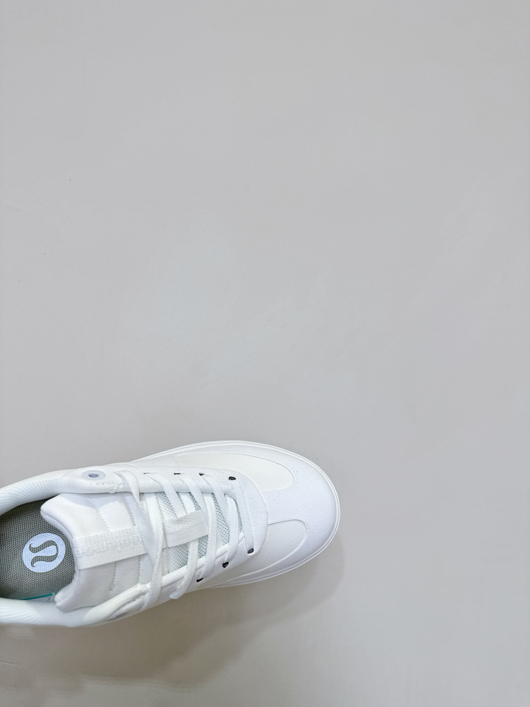 Lulemon Air-Recreational Jogging Shoes: Design for Stability, Flexibility, and Comfort - 图片 8