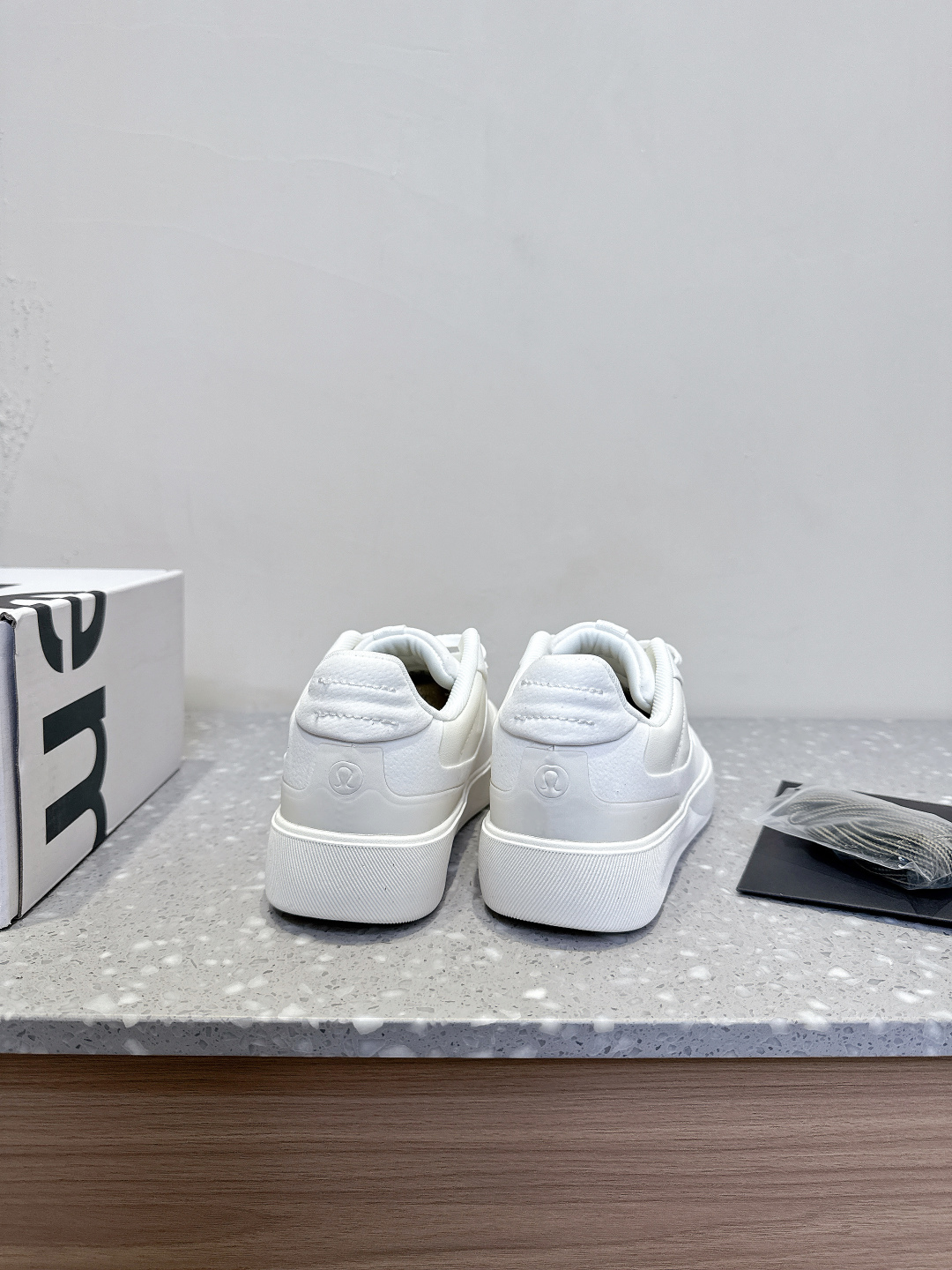 Lulemon Air-Recreational Jogging Shoes: Design for Stability, Flexibility, and Comfort - 图片 6