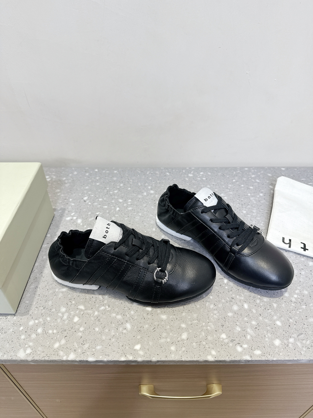 “Unique Imported Leather Shoes: Comfortable, Stylish, and Durable Footwear Collection” - 图片 4