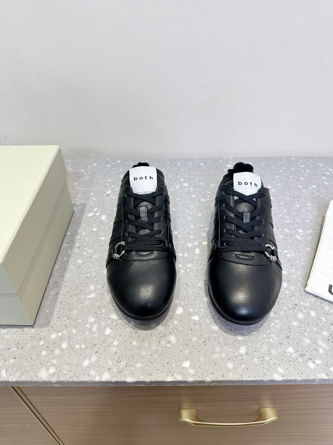 “Unique Imported Leather Shoes: Comfortable, Stylish, and Durable Footwear Collection” - 图片 1