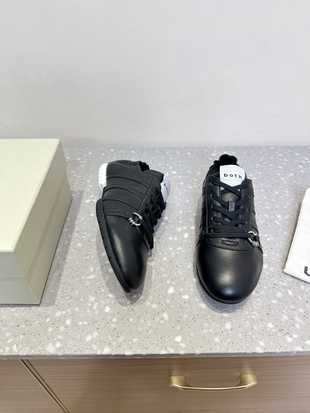 “Unique Imported Leather Shoes: Comfortable, Stylish, and Durable Footwear Collection” - 图片 2