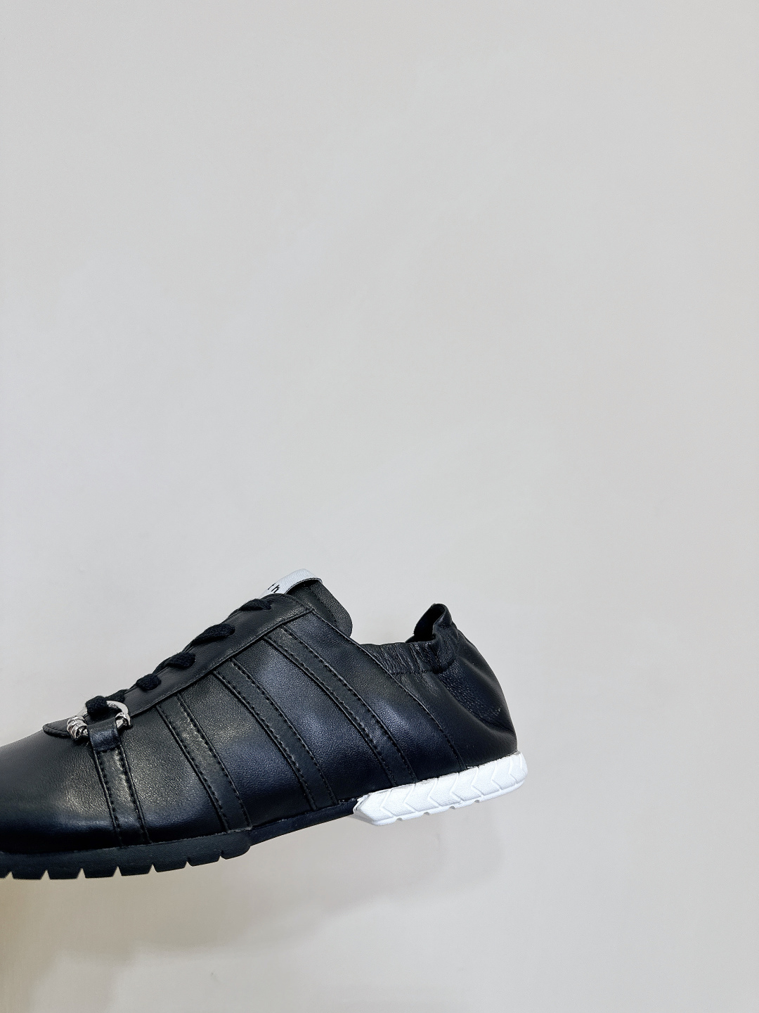 “Unique Imported Leather Shoes: Comfortable, Stylish, and Durable Footwear Collection” - 图片 7