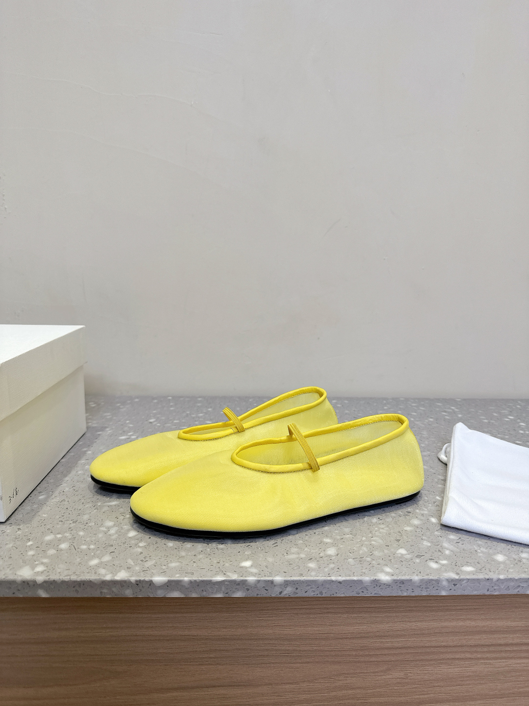 Spring/Summer Collection: 450 in The Row Mary Jane Sock Flat Shoes - 图片 3