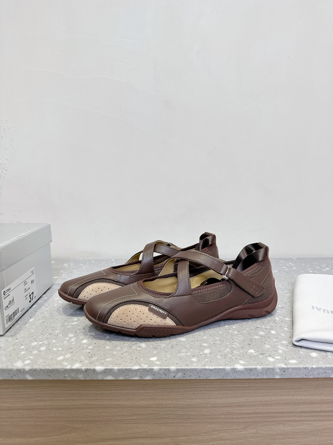 “Spring and Summer New Women’s Sports Shoes: Boxing Boots and Ballet Shoes Design, Comfortable and Fashionable” - 图片 3