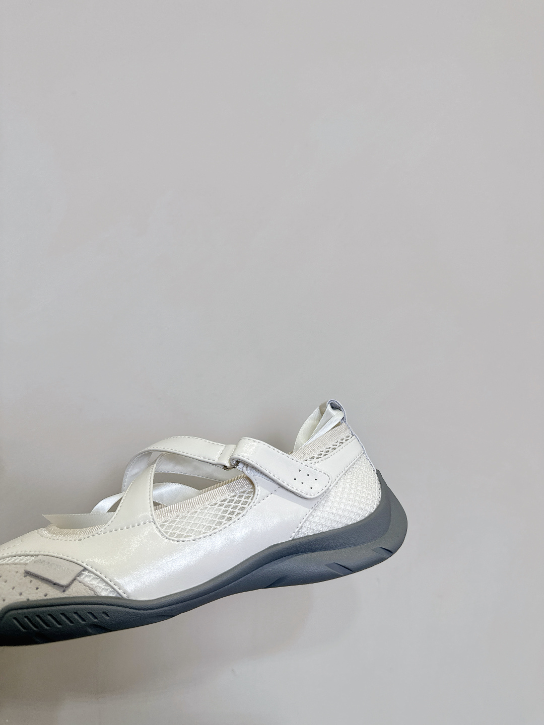 “Spring and Summer New Shoes: Design Inspired by Boxing Boots and Ballet Shoes” - 图片 7