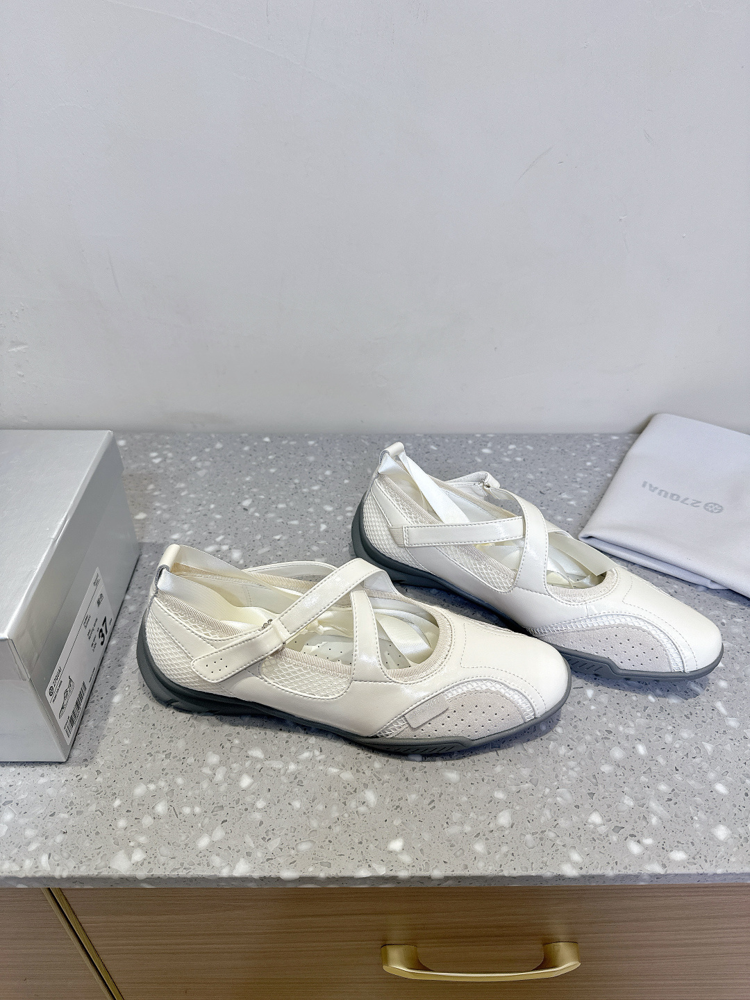 “Spring and Summer New Shoes: Design Inspired by Boxing Boots and Ballet Shoes” - 图片 4