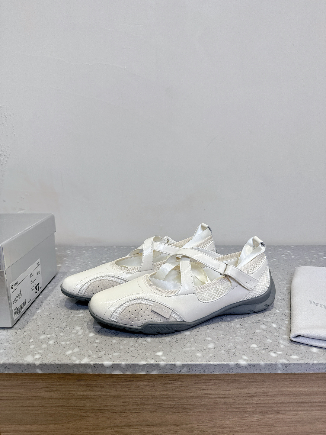 “Spring and Summer New Shoes: Design Inspired by Boxing Boots and Ballet Shoes” - 图片 3