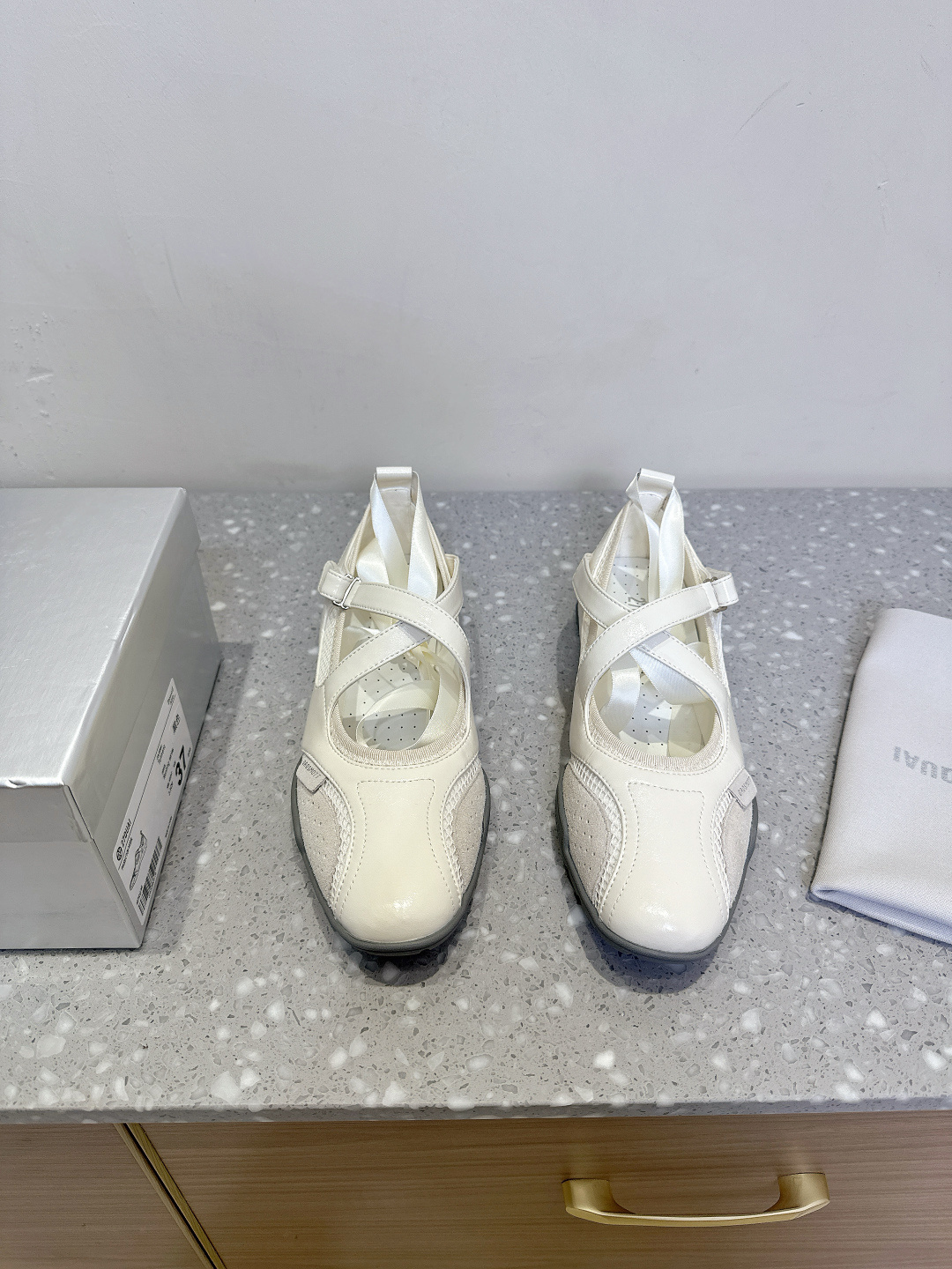 “Spring and Summer New Shoes: Design Inspired by Boxing Boots and Ballet Shoes”