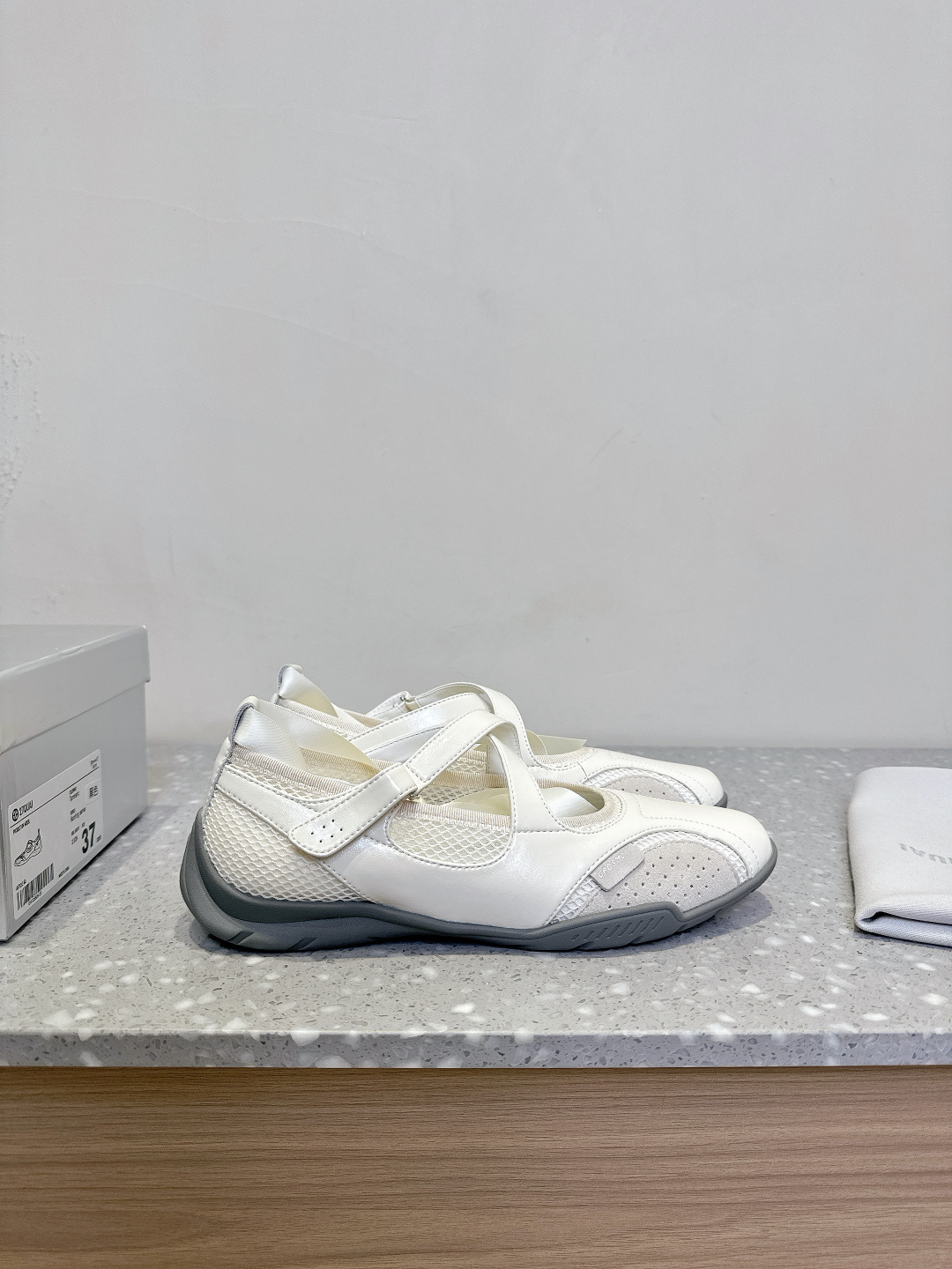 “Spring and Summer New Shoes: Design Inspired by Boxing Boots and Ballet Shoes” - 图片 5