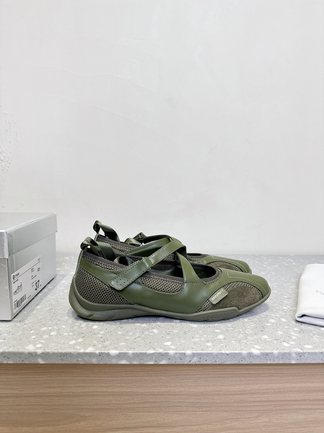 “Spring and Summer Sports Shoes: Boxing Boots and Ballet Flats Fusion for Fashionable Comfort” - 图片 5