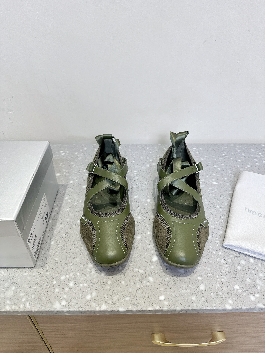 “Spring and Summer Sports Shoes: Boxing Boots and Ballet Flats Fusion for Fashionable Comfort”