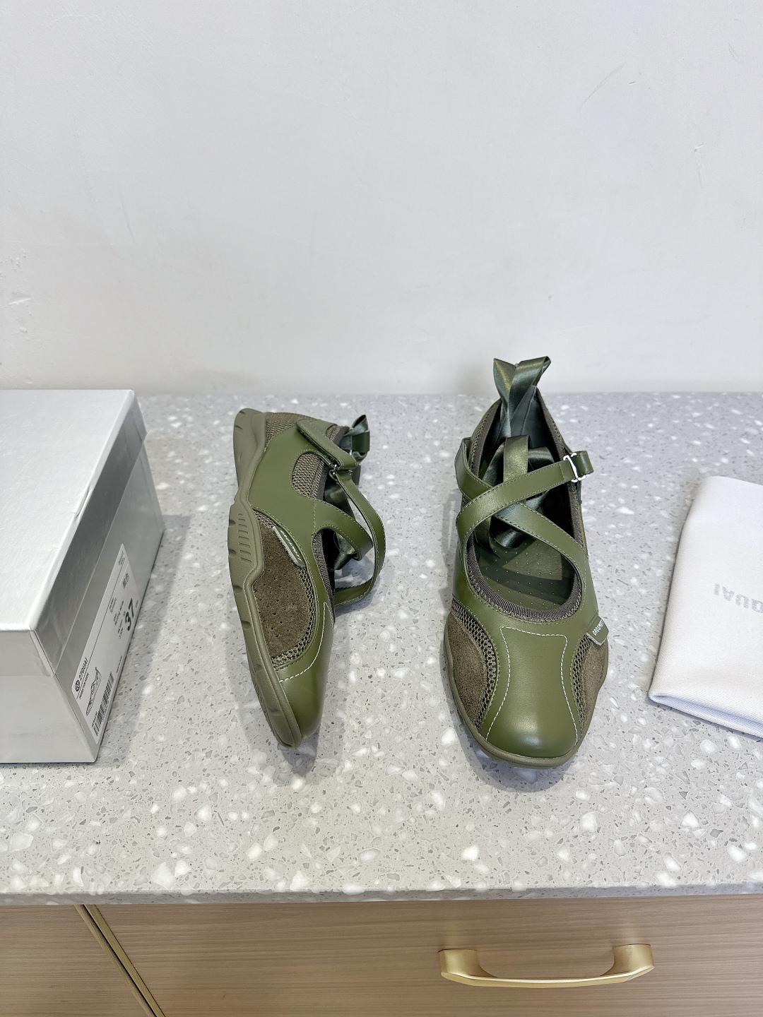 “Spring and Summer Sports Shoes: Boxing Boots and Ballet Flats Fusion for Fashionable Comfort” - 图片 2