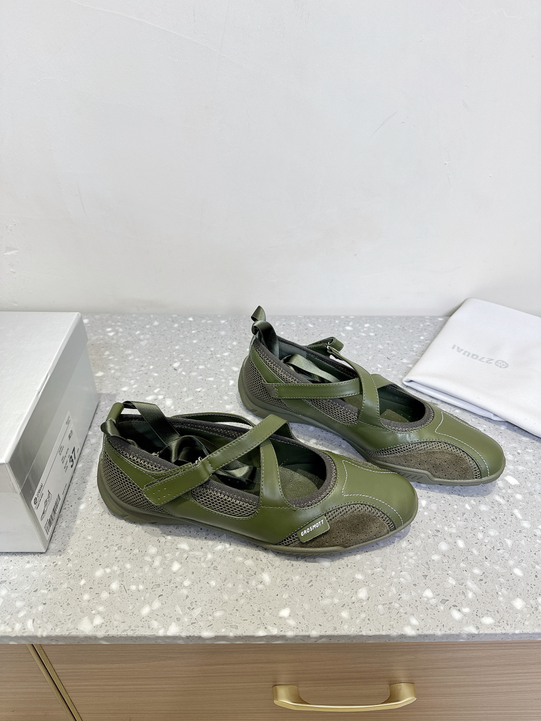 “Spring and Summer Sports Shoes: Boxing Boots and Ballet Flats Fusion for Fashionable Comfort” - 图片 4