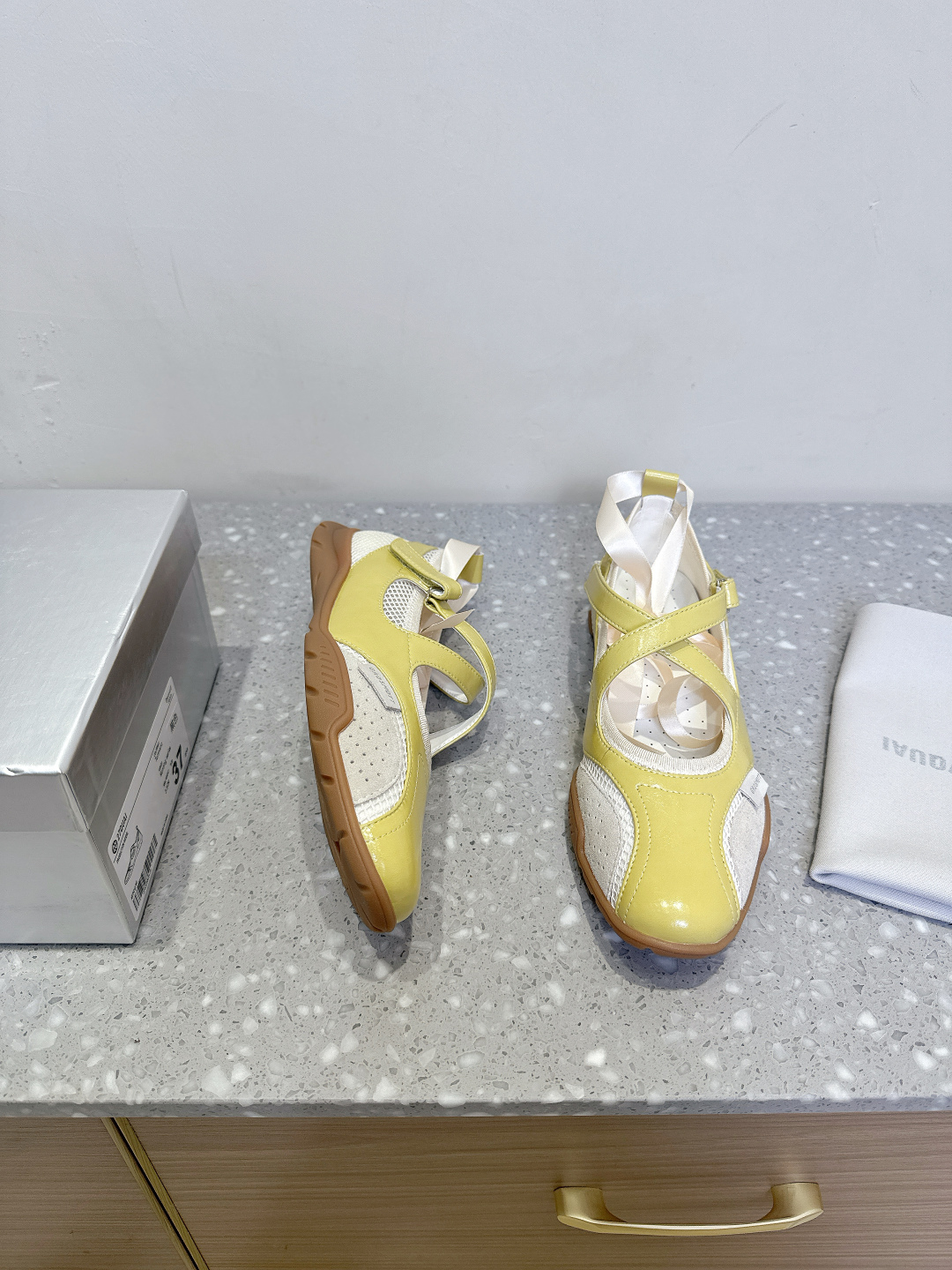 “Spring and Summer Fashion Shoes: Combining Boxing Boots and Ballet Shoes for Sports and Style” - 图片 2