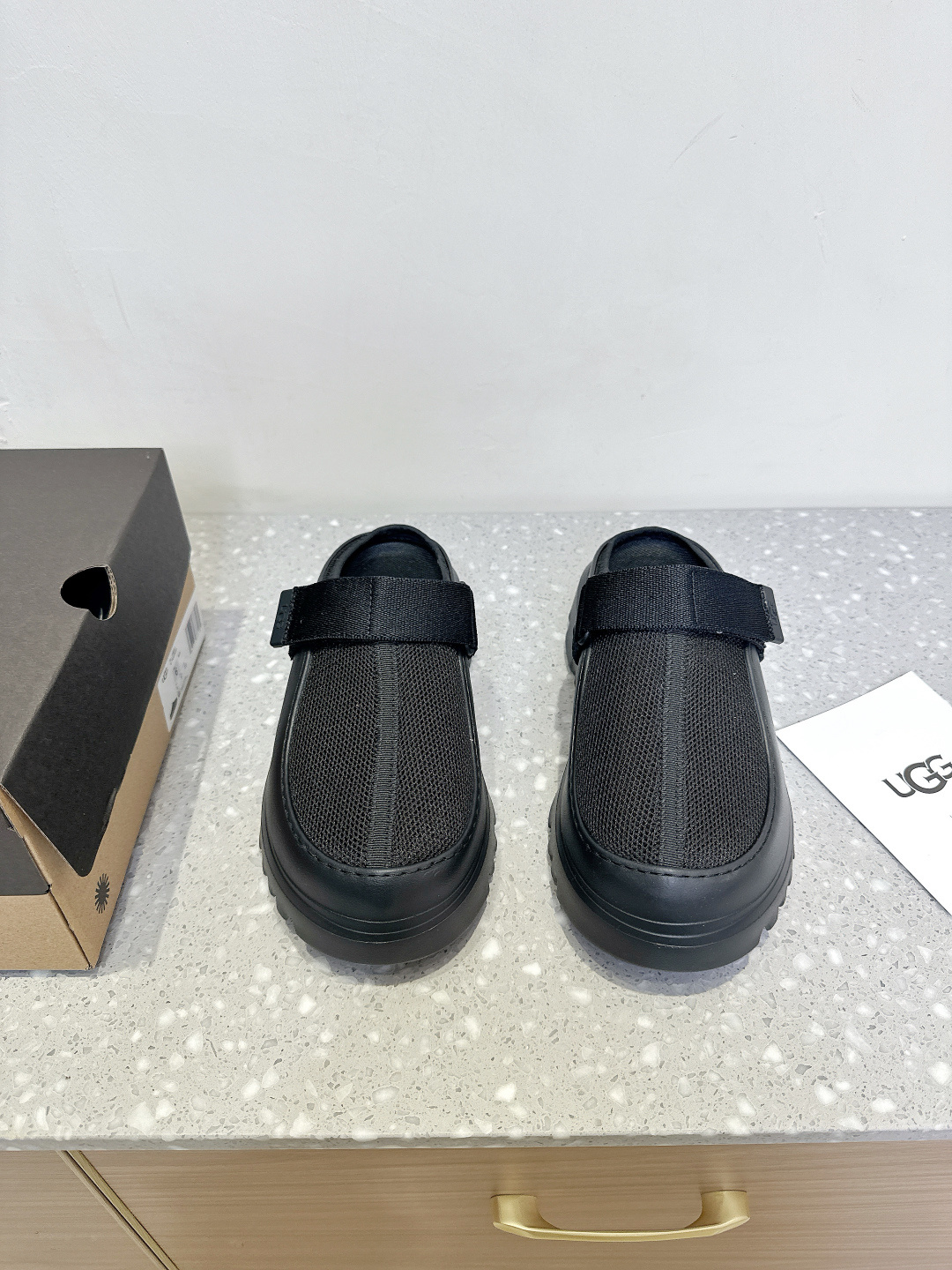 NO:391399,UGG niche trendy brand PeakMod Tasman Couple model 25ss Spring and Summer New Style Thick Sole Sandals Sponge cake Little Fat Ding Dudu Boken Thick Sole Half Drag, Mainly a casual style, simple, generous and elegant, exclusive romance in summer!  !  Original imported fabric breathable sandwich network, inner footbreathable network, large bottom original mold opening custom rubber bottom, code number 35-44 (female size 40, male size 45 customized without return and exchange), semi-torch, sandals19860909UGG 小众潮牌 PeakMod 塔斯曼 情侣款 25ss春夏新款 厚底 凉鞋 松糕小胖丁嘟嘟博肯厚底半拖 主打一个随心索性 简单大方不失优雅 夏天的专属浪漫！！ 面料原版进口透气三文治网 内里垫脚透气网 大底原版开模定制橡胶大底 码数35-44（女码40,男码45定制不退换）,半拖,sandals,Women's Shoes