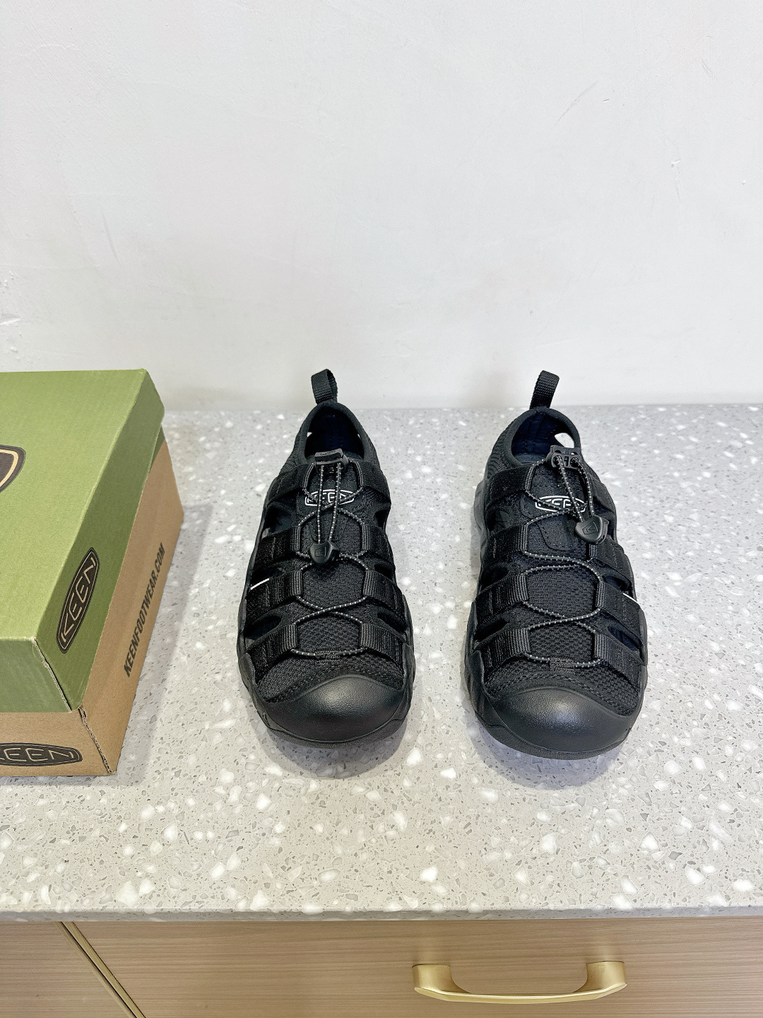 NO:407665,KEEN Shanti EVA Xiaohongshu popular outdoor sandals. Sandals with more three-dimensional body lines have a unique alien shape. It is an eye-catching scenery wherever you go. The genes of the mountain outdoors and bold innovation have created this amazing dressing tool full of strange and interesting. The ugly and cute one-summelly contracted for the coolness of the summer. There is a suction cup under the shoes. It is anti-slip and quick-drying!  Size36 37 38 39 40 41 42 43 44 45, Casual shoes/sports shoes, sandals, sneakers19860909KEEN 科恩 Shanti EVA 小红书热门户外凉鞋 鞋身线条更立体的凉鞋来别具一格的外星人造型走在哪里都是一道吸睛的风景 山系户外的基因加上大胆的创新打造出这款充满怪趣味的穿搭利器 丑萌丑萌的 承包了一夏的清凉 鞋下有吸盘 防滑且速干！ Size36 37 38 39 40 41 42 43 44 45,休闲鞋/运动鞋,sandals,sneakers,Women's Shoes