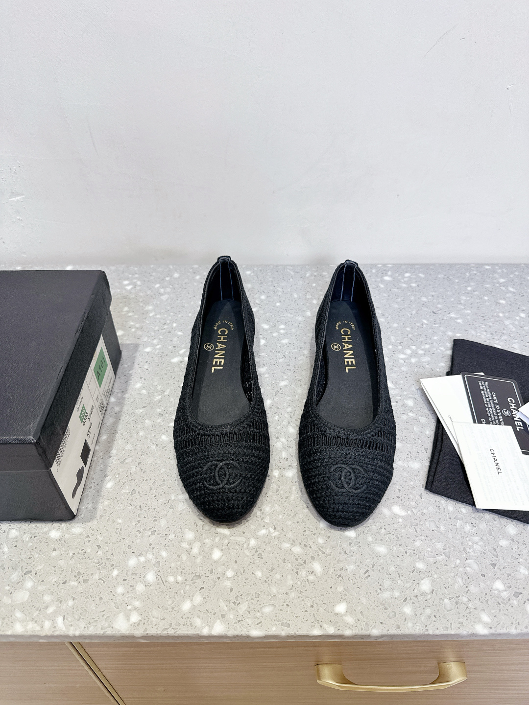 NO:416882,Chanel Xiaoxiang 25ss Spring and Summer New Weaving Ballet Shoes Single Shoes Eternal Classic Full of Celebrity Grandma is the leader in fashion. I believe I am familiar with it so much. I have always had a special liking for this shoe shape regardless of season~ In my heart, she is a lady herself, gentle herself, the upper is made of original imported woven, inner footbed sheepskin, original Italian custom leather sole, size 35-39 (40 custom made without return and exchange), ballet shoes, chanel, sheepskin, Leather soles19860909Chanel 小香 25ss春夏新款 编织 芭蕾舞鞋 单鞋 永恒的经典 名媛气质十足 香奶奶事时尚界当仁不让的领头人物 想必看到它的样子已经再熟悉不过了 我对这个鞋型一直是情有独钟不分季节哒～ 在我心里她就是淑女本人、温柔本人、 鞋面采用原版进口编织 内里垫脚羊皮 鞋底原版意大利定制真皮大底 码数35-39（40定做不退换）,芭蕾舞鞋,chanel,sheepskin,Leather soles,Women's Shoes