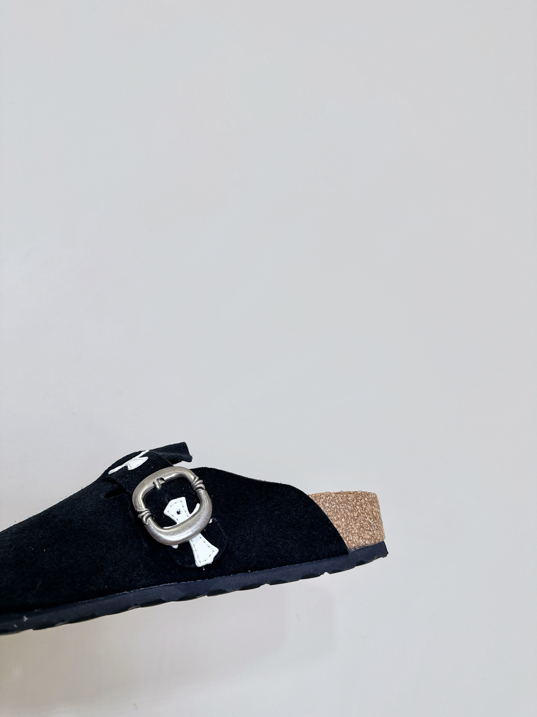 “Chrome Hearts Crocson 25ss Recreational Half-Trail Shoes: Comfortable Foot-Shaped Design with Velvet Fabric” - 图片 7