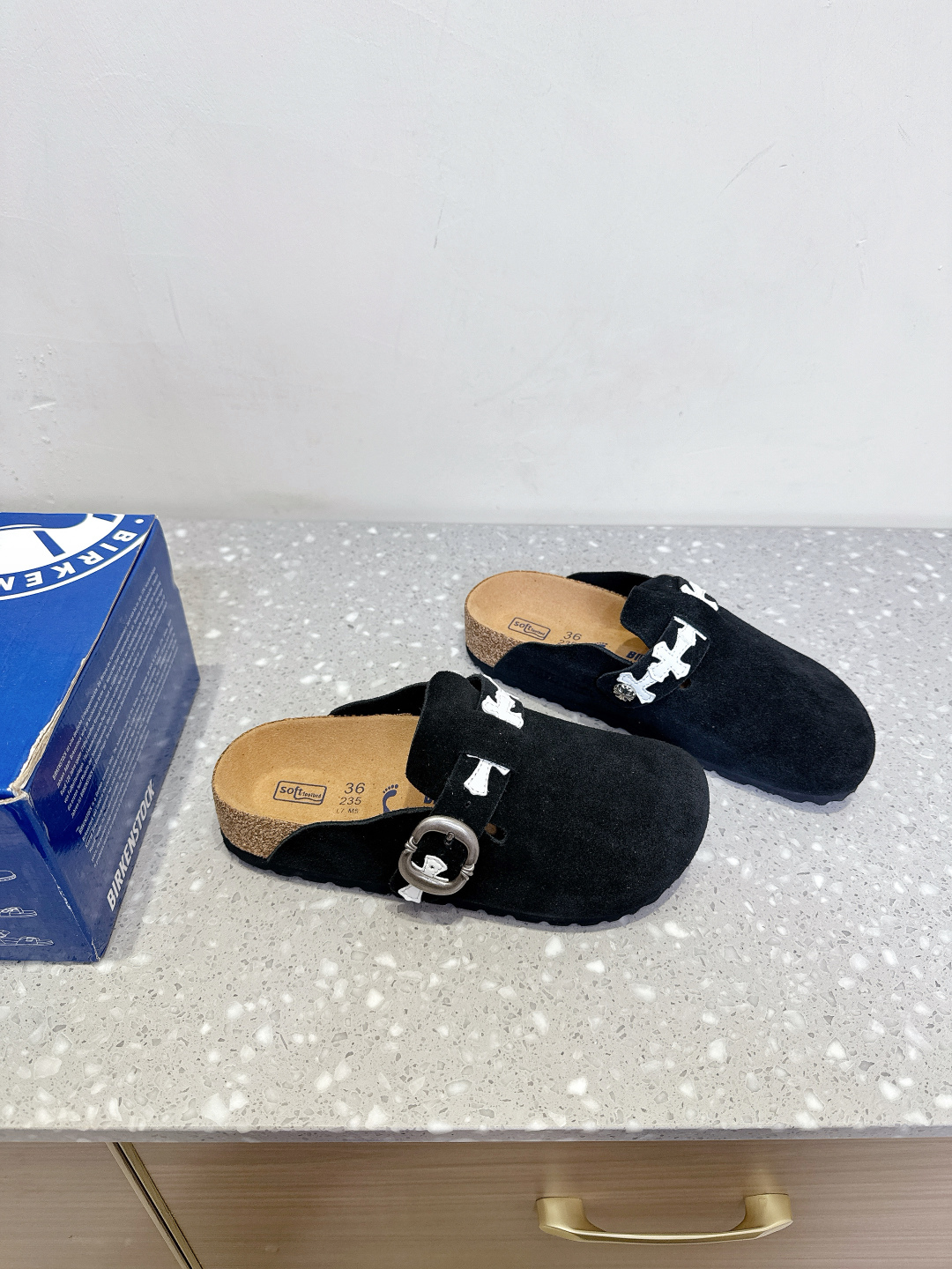 “Chrome Hearts Crocson 25ss Recreational Half-Trail Shoes: Comfortable Foot-Shaped Design with Velvet Fabric” - 图片 4