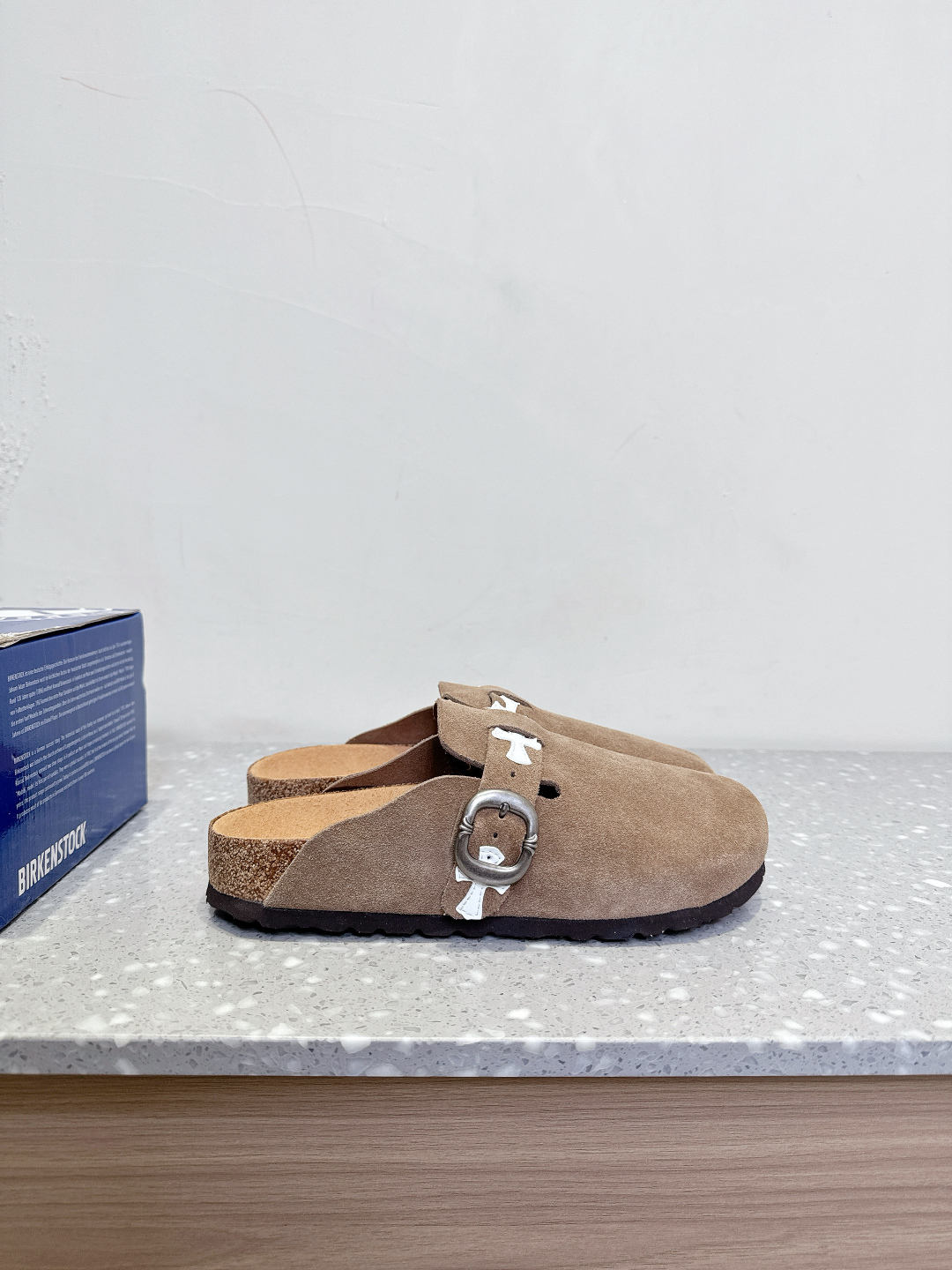 “Chrome Hearts Crocson 25ss Spring Summer Recreational Shoes Soft Wood Comfort Design” - 图片 5