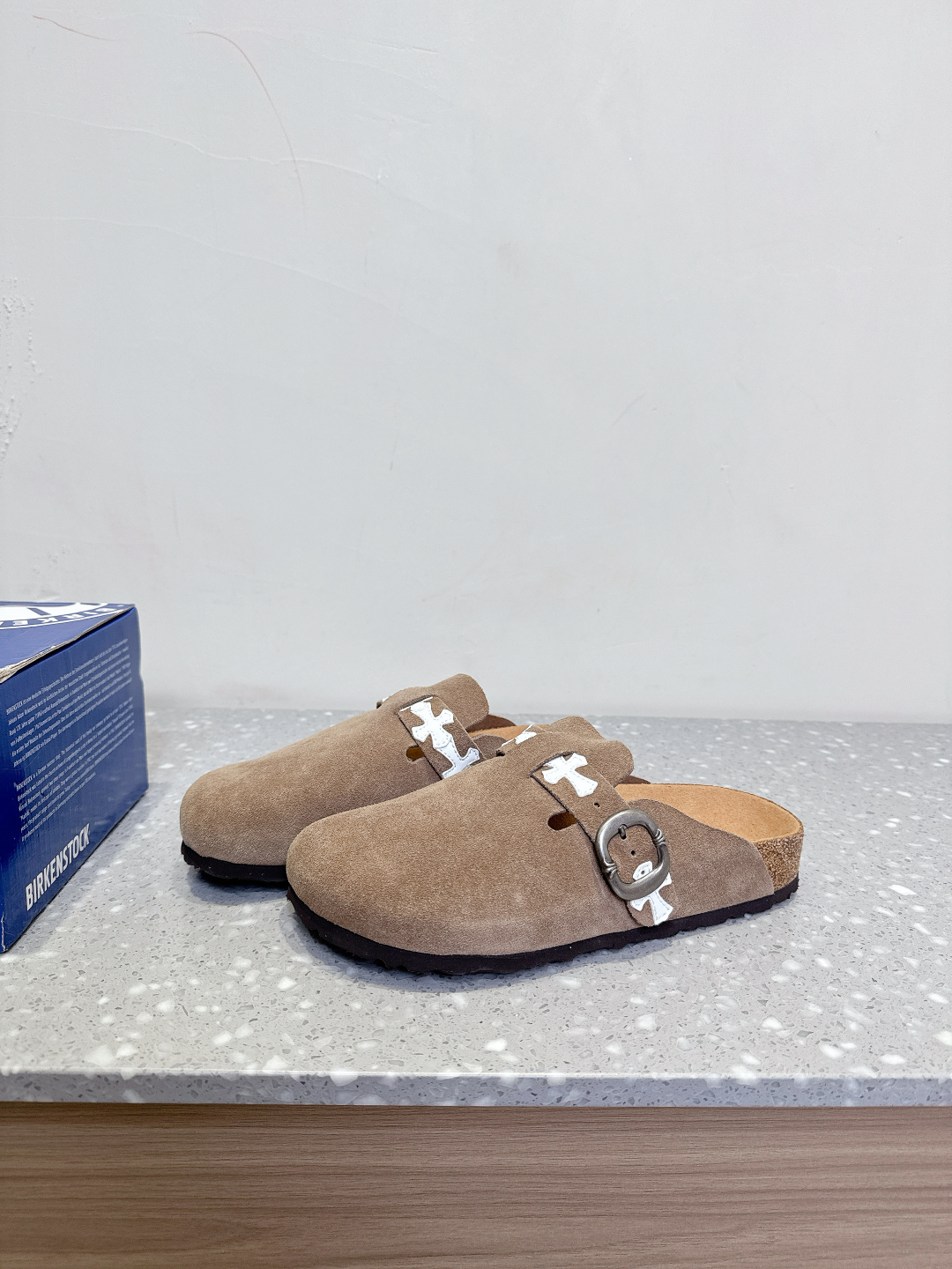 “Chrome Hearts Crocson 25ss Spring Summer Recreational Shoes Soft Wood Comfort Design” - 图片 3