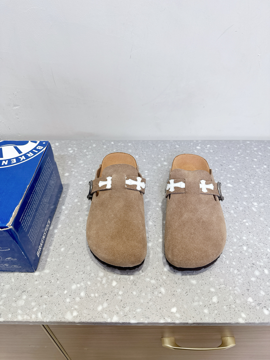 “Chrome Hearts Crocson 25ss Spring Summer Recreational Shoes Soft Wood Comfort Design” - 图片 1