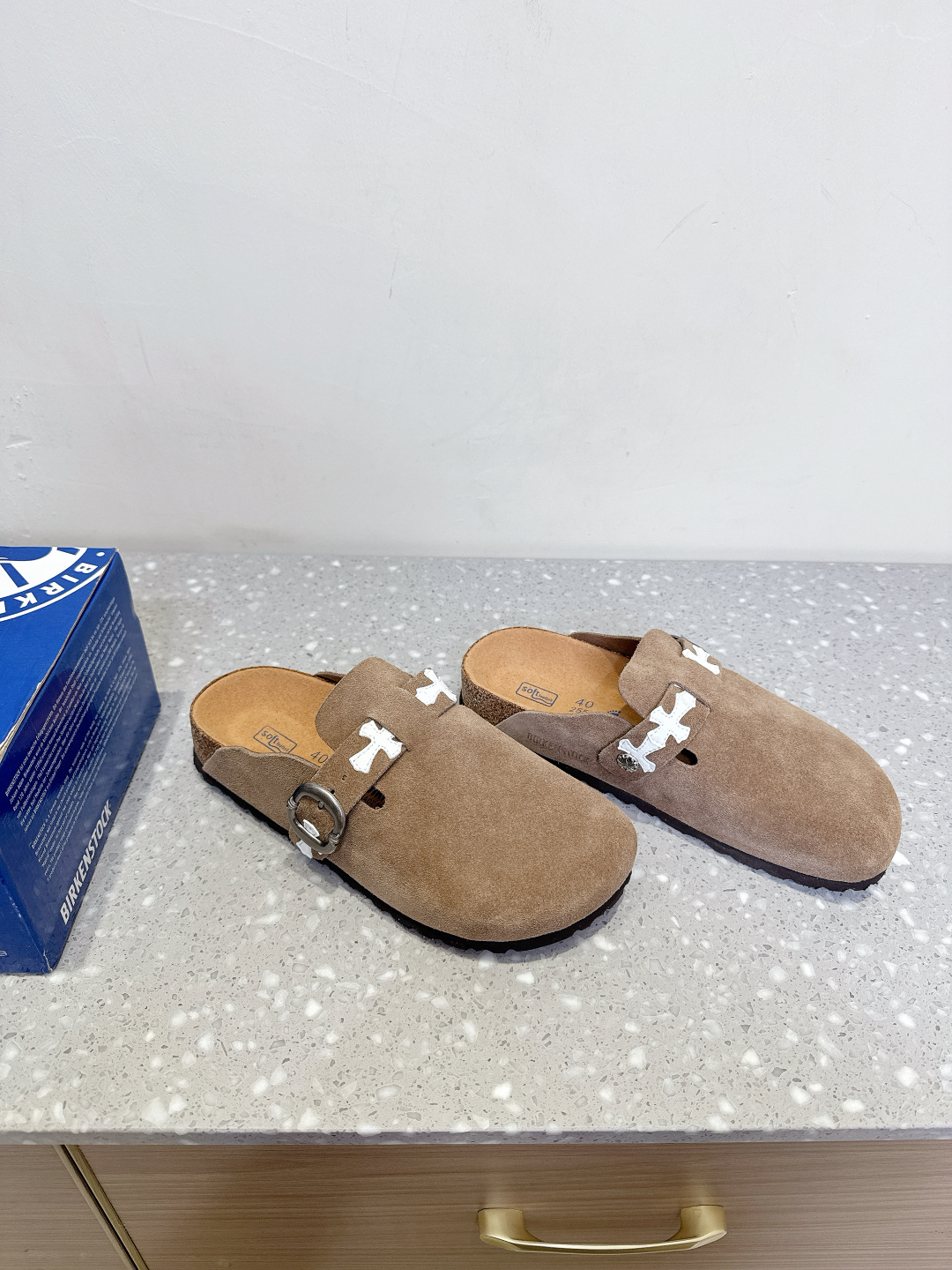 “Chrome Hearts Crocson 25ss Spring Summer Recreational Shoes Soft Wood Comfort Design” - 图片 4