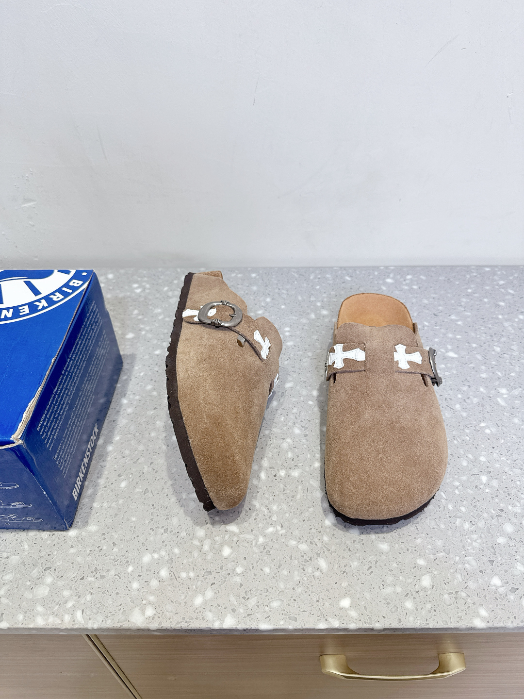 “Chrome Hearts Crocson 25ss Spring Summer Recreational Shoes Soft Wood Comfort Design” - 图片 2