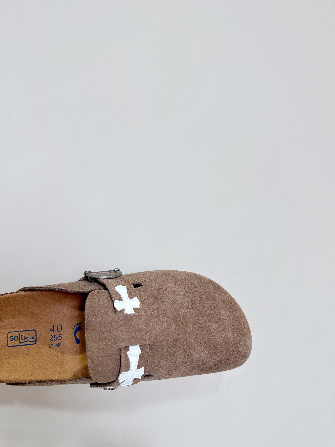 “Chrome Hearts Crocson 25ss Spring Summer Recreational Shoes Soft Wood Comfort Design” - 图片 8