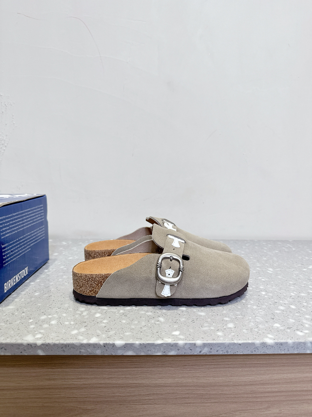 Chrome Hearts Crocson 25ss Spring Summer Shoes with Unique Foot-Shaped Design and Soft Wood Comfort - 图片 5